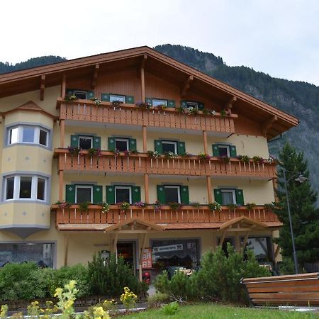 Hotel Ladina Campitello di Fassa Exterior photo