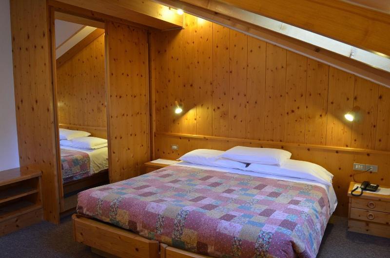 Hotel Ladina Campitello di Fassa Exterior photo
