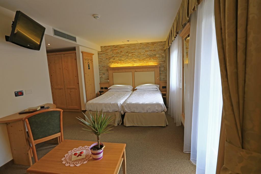 Hotel Ladina Campitello di Fassa Room photo