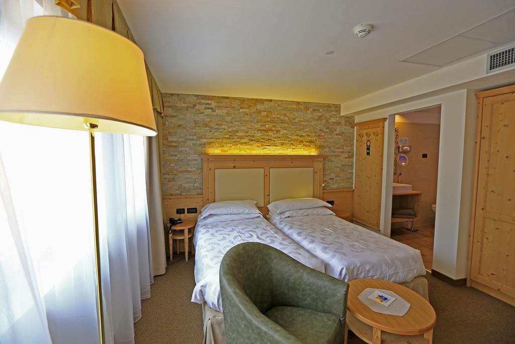 Hotel Ladina Campitello di Fassa Room photo
